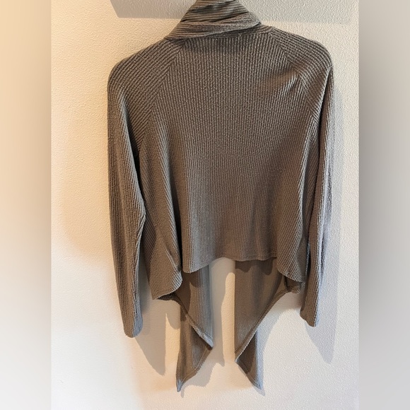 Olive green sweater - Picture 2 of 3